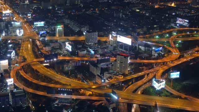 鸟瞰曼谷的照明道路视频素材