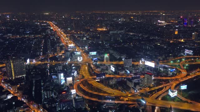 鸟瞰图照亮曼谷城市的夜晚视频素材