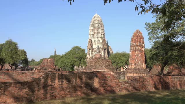 泰国大城府的寺庙Wat Ratchaburana视频素材