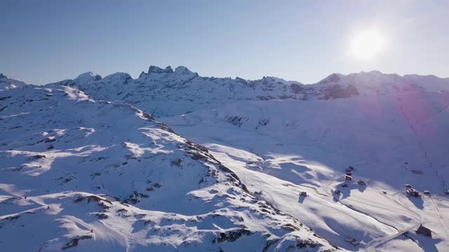 鸟瞰图的瑞士滑雪胜地奥布瓦尔登，瑞士。视频素材