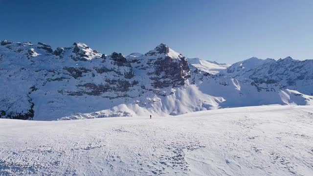 鸟瞰图的瑞士滑雪胜地奥布瓦尔登，瑞士。视频素材