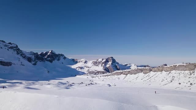 鸟瞰图的瑞士滑雪胜地奥布瓦尔登，瑞士。视频素材