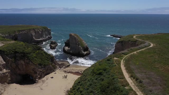 崎岖的太平洋海岸达文波特加州风景无人机视频视频素材