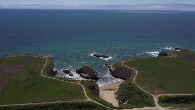 崎岖的太平洋海岸达文波特加州风景无人机视频视频素材