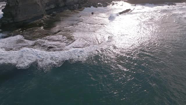 澳大利亚陆地海滩的波浪风景视频素材