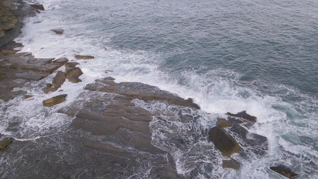 澳大利亚陆地海滩的波浪风景视频素材