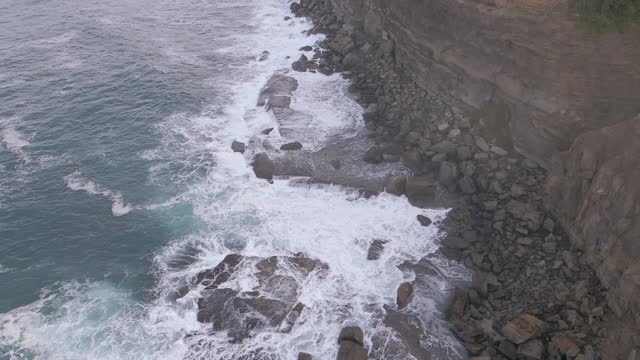 澳大利亚陆地海滩的波浪风景视频素材