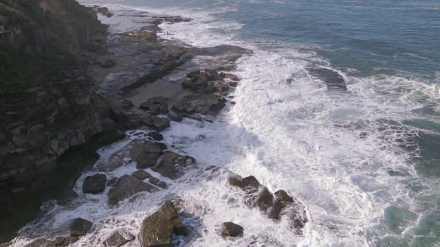 澳大利亚陆地海滩的波浪风景视频素材