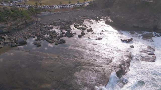 澳大利亚陆地海滩的波浪风景视频素材