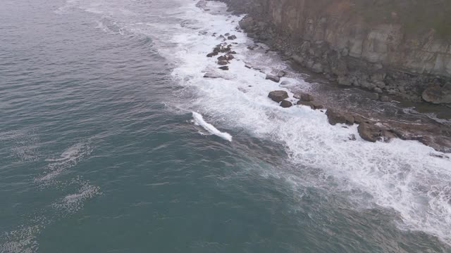 澳大利亚陆地海滩的波浪风景视频素材