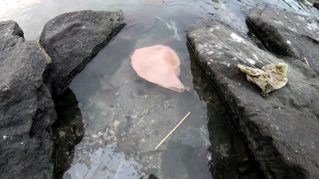 岩石在水中塑性流动视频素材