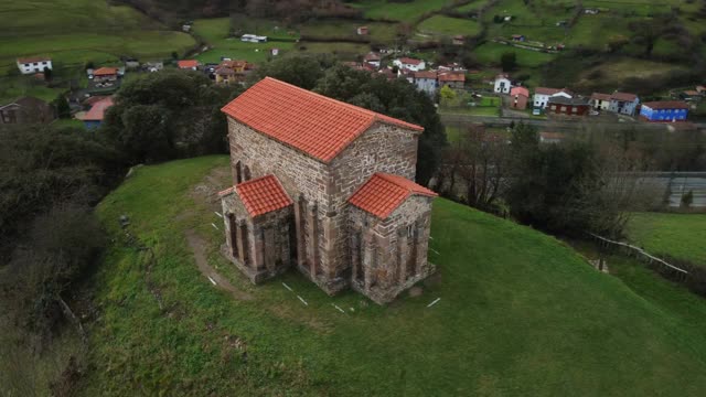 Santa Cristina de Lena Oviedo，西班牙阿斯图里亚斯教堂。视频素材