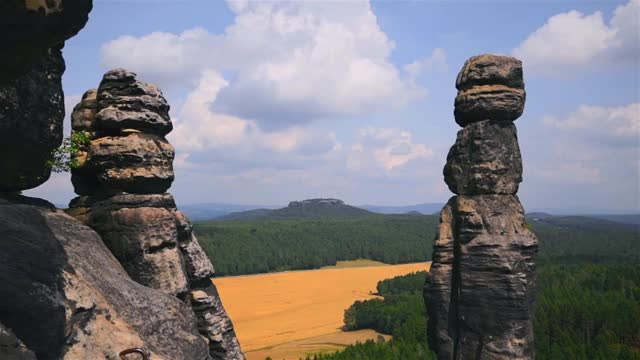 易北砂岩山(从Pfaffenstein看到)，撒克逊瑞士，德国视频素材