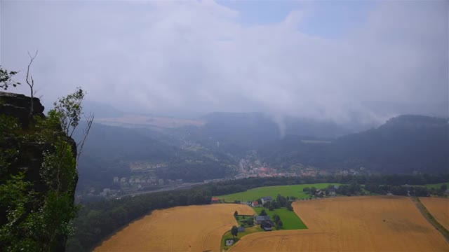 Königstein要塞与易北砂岩山易北河(从利连斯坦看到)，瑞士撒克逊，德国视频素材