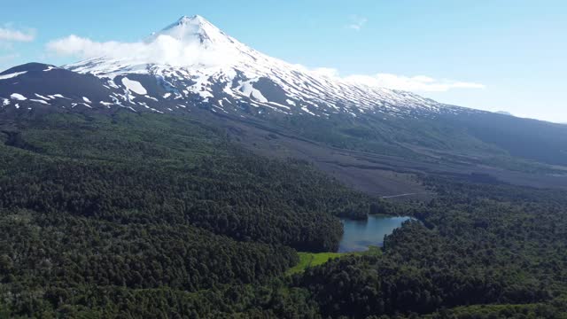 孔吉里奥国家公园里亚伊马火山鸟瞰图视频素材