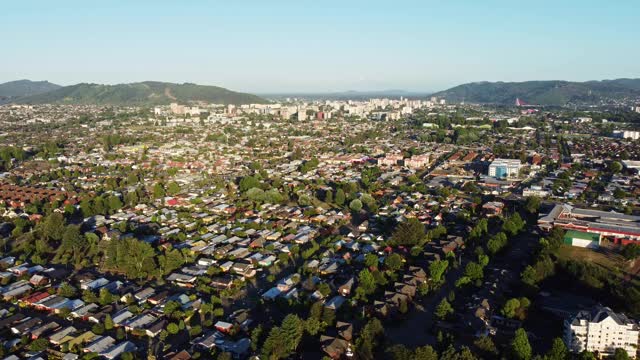 日落时分特穆科住宅区的鸟瞰图视频素材