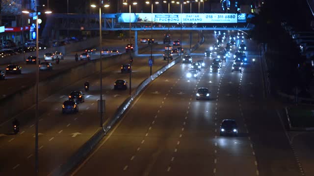 夜间交通高峰时间。吉隆坡,马来西亚视频素材