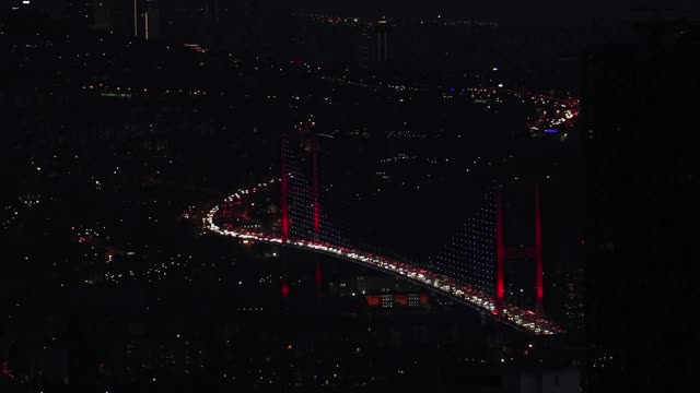 博斯普鲁斯大桥的夜景。视频素材