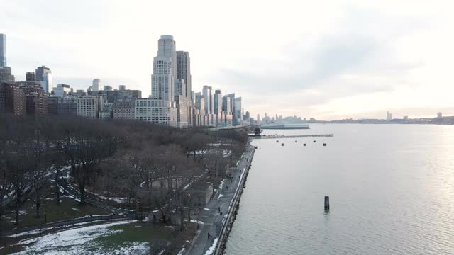 鸟瞰图，纽约市被大雪覆盖的上西区视频素材