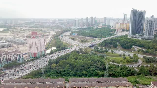 白天道路交汇处鸟瞰图视频素材