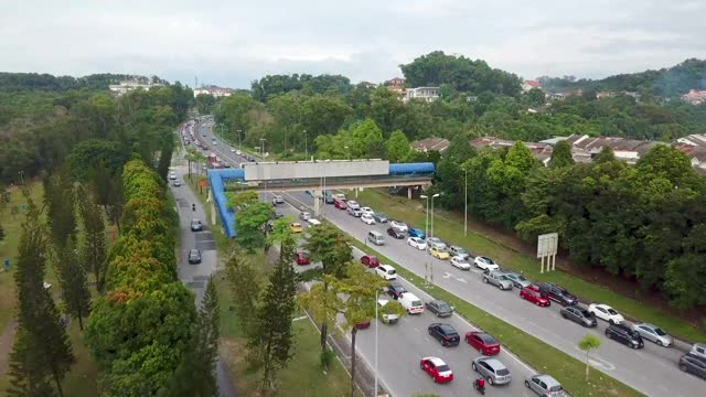 马来西亚吉隆坡繁忙高速公路鸟瞰图视频素材