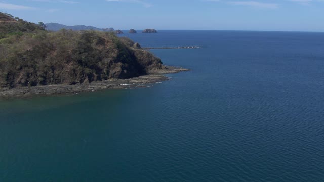 鸟瞰图的赫莫萨湾和库莱布拉湾在太平洋海岸线上的哥斯达黎加。视频素材