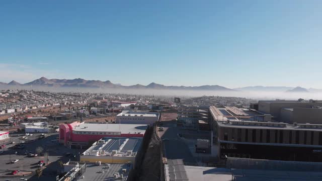 Chihuahua, Chihuahua, Mexico, Metropolitan, sprawing, Air Pollution, Smog, Drone View的首都城市，Chihuahua, Chihuahua, Mexico, Metropolitan, sprawing, Air Pollution, Smog, Drone View视频素材