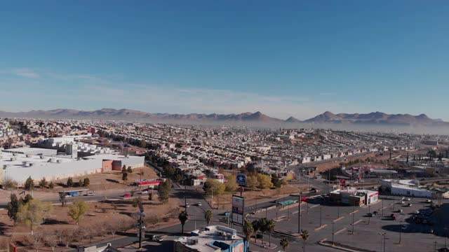 Chihuahua, Chihuahua, Mexico, Metropolitan, sprawing, Air Pollution, Smog, Drone View的首都城市，Chihuahua, Chihuahua, Mexico, Metropolitan, sprawing, Air Pollution, Smog, Drone View视频素材