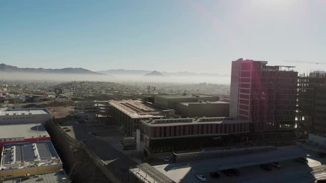 Chihuahua, Chihuahua, Mexico, Metropolitan, sprawing, Air Pollution, Smog, Drone View的首都城市，Chihuahua, Chihuahua, Mexico, Metropolitan, sprawing, Air Pollution, Smog, Drone View视频素材