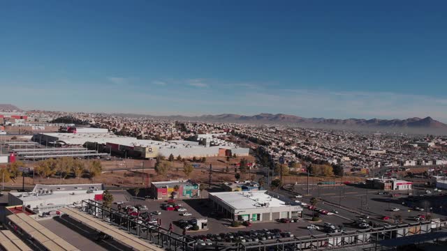 Chihuahua, Chihuahua, Mexico, Metropolitan, sprawing, Air Pollution, Smog, Drone View的首都城市，Chihuahua, Chihuahua, Mexico, Metropolitan, sprawing, Air Pollution, Smog, Drone View视频素材