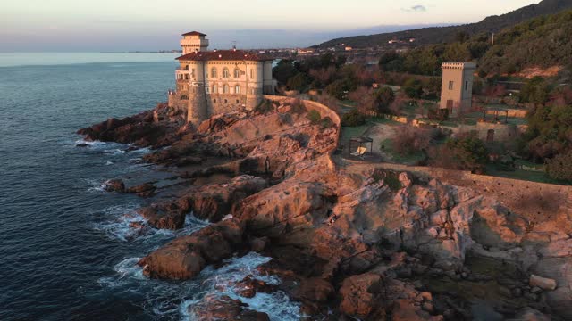 意大利托斯卡纳Calafuria悬崖上的Il Boccale城堡视频素材