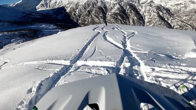 在意大利阿尔卑斯山免费滑雪，头盔POV视频素材