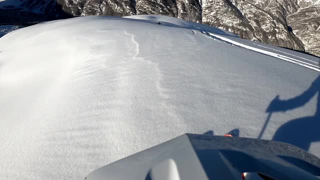 在意大利阿尔卑斯山免费滑雪，头盔POV视频素材