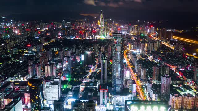 中国夜景照亮了著名的深圳市区，4k时间的航拍全景视频素材