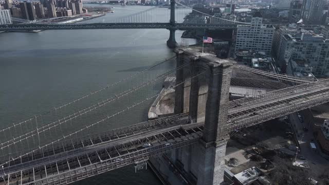 鸟瞰图的一个建筑工地在布鲁克林海滨视频素材