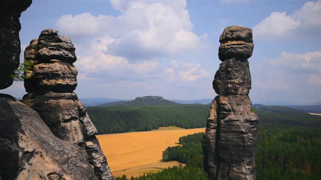 易北砂岩山(从Pfaffenstein看到)，撒克逊瑞士，德国视频素材