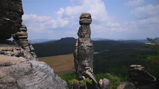 易北砂岩山(从Pfaffenstein看到)，撒克逊瑞士，德国视频素材