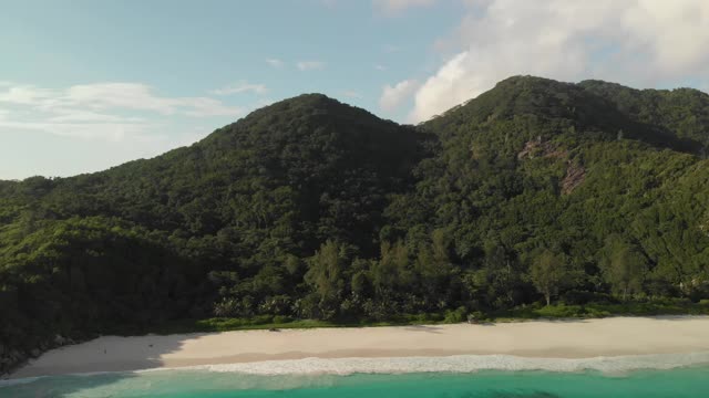 鸟瞰图天堂海滩拉迪格岛，塞舌尔视频素材