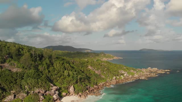 鸟瞰图天堂海滩拉迪格岛，塞舌尔视频素材