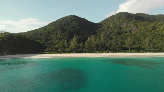 鸟瞰图天堂海滩拉迪格岛，塞舌尔视频素材