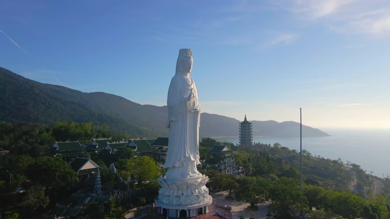 航拍岘港市所谓的菩萨。越南中部的旅游胜地。去越南旅游的概念视频素材