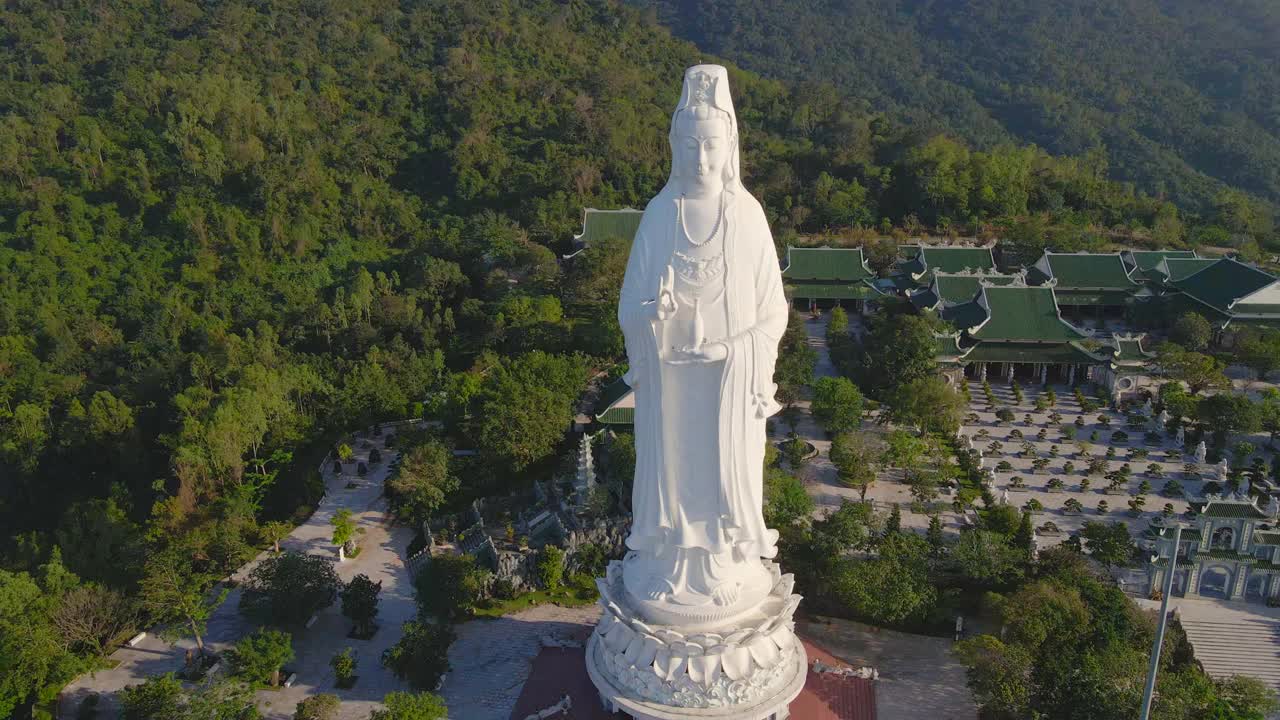 航拍岘港市所谓的菩萨。越南中部的旅游胜地。去越南旅游的概念视频素材