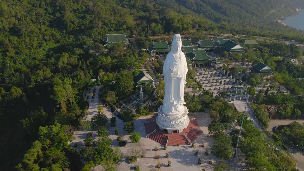 航拍岘港市所谓的菩萨。越南中部的旅游胜地。去越南旅游的概念视频素材