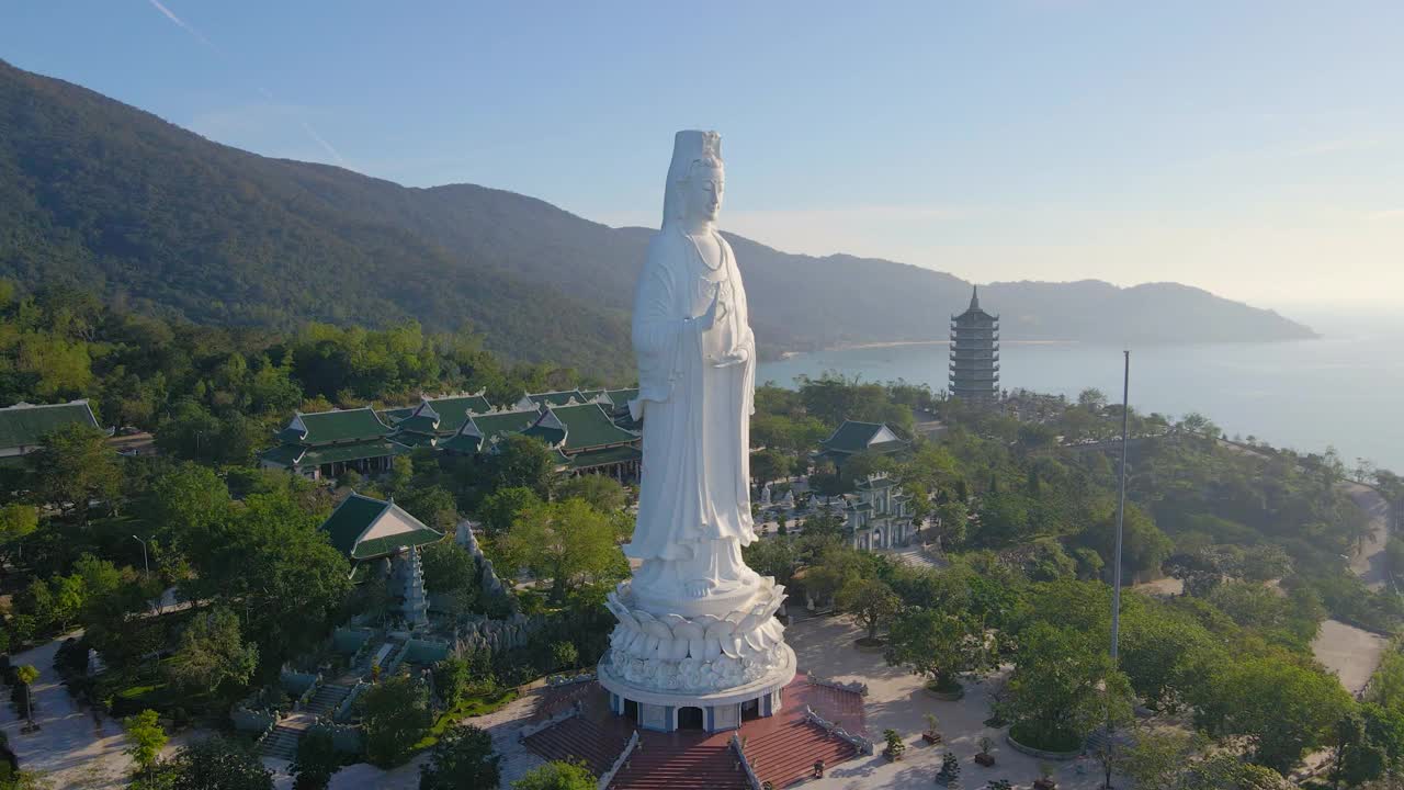 航拍岘港市所谓的菩萨。越南中部的旅游胜地。去越南旅游的概念视频素材