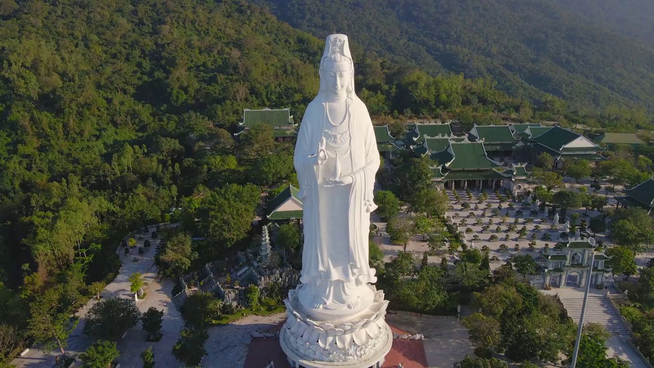 航拍岘港市所谓的菩萨。越南中部的旅游胜地。去越南旅游的概念视频素材