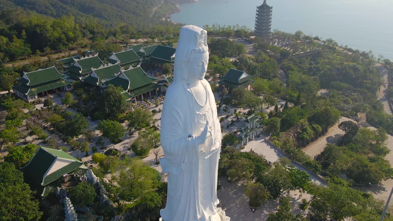 航拍岘港市所谓的菩萨。越南中部的旅游胜地。去越南旅游的概念视频素材