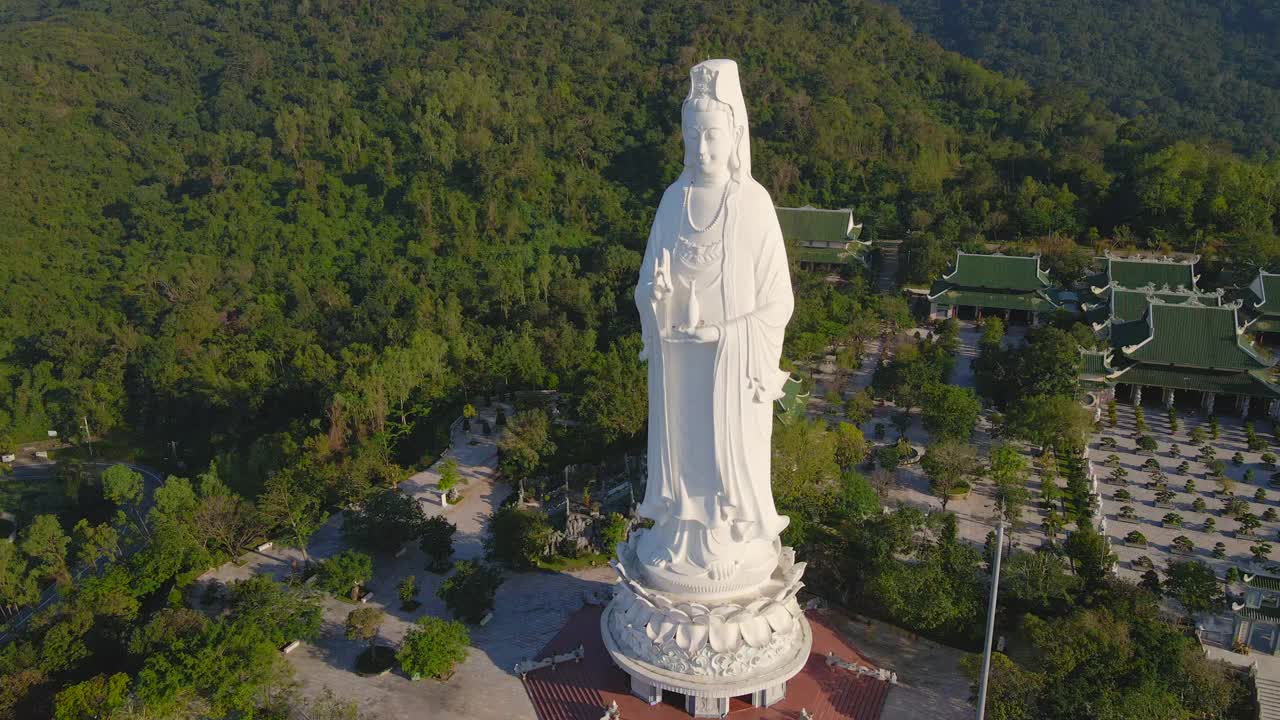 航拍岘港市所谓的菩萨。越南中部的旅游胜地。去越南旅游的概念视频素材