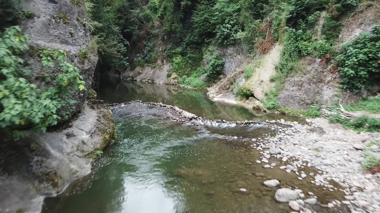 奥都省的湖泊，峡谷视频素材