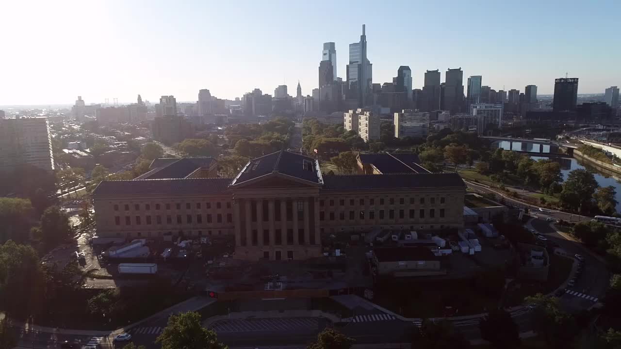 费城艺术博物馆后院和岩石台阶。城市的背景。宾夕法尼亚州。视频素材