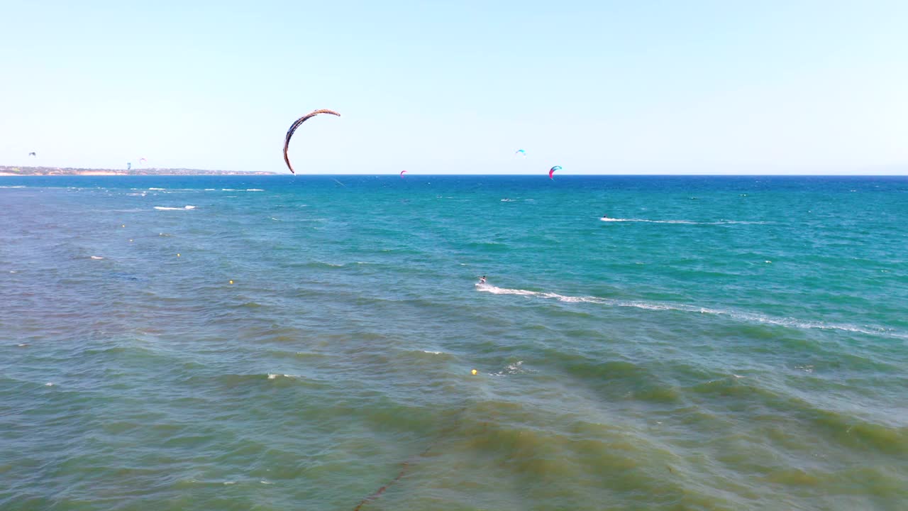 海滩和大海的鸟瞰图视频素材